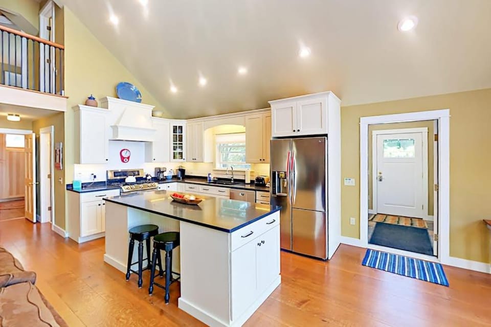 Kitchen or kitchenette, Dining area, oven, stove, kitchen