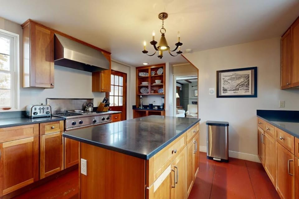 Kitchen or kitchenette, kitchen