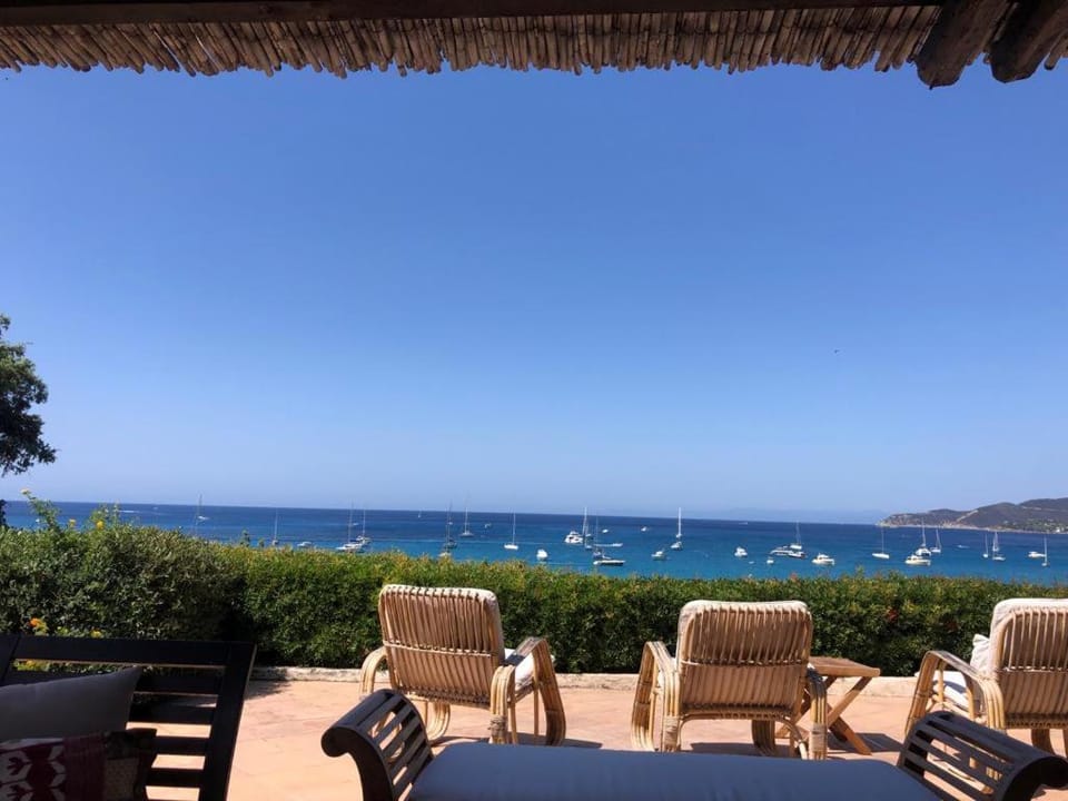 Villa Blu - con vista e accesso privato sul mare Villa in Sardinia