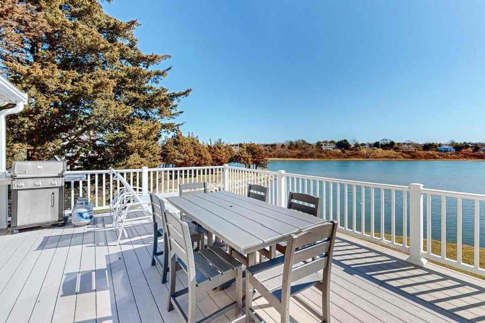 Island Bay Bungalow House in Orleans