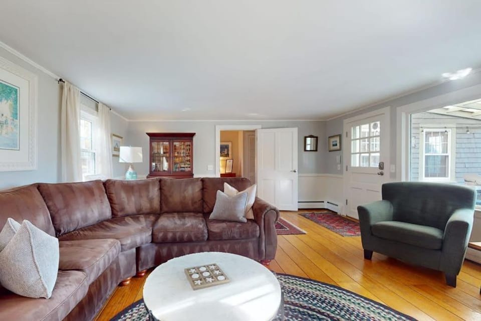 Cape Landing Cottage House in Brewster