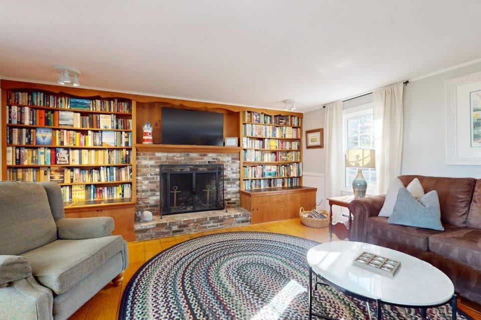 Cape Landing Cottage House in Brewster