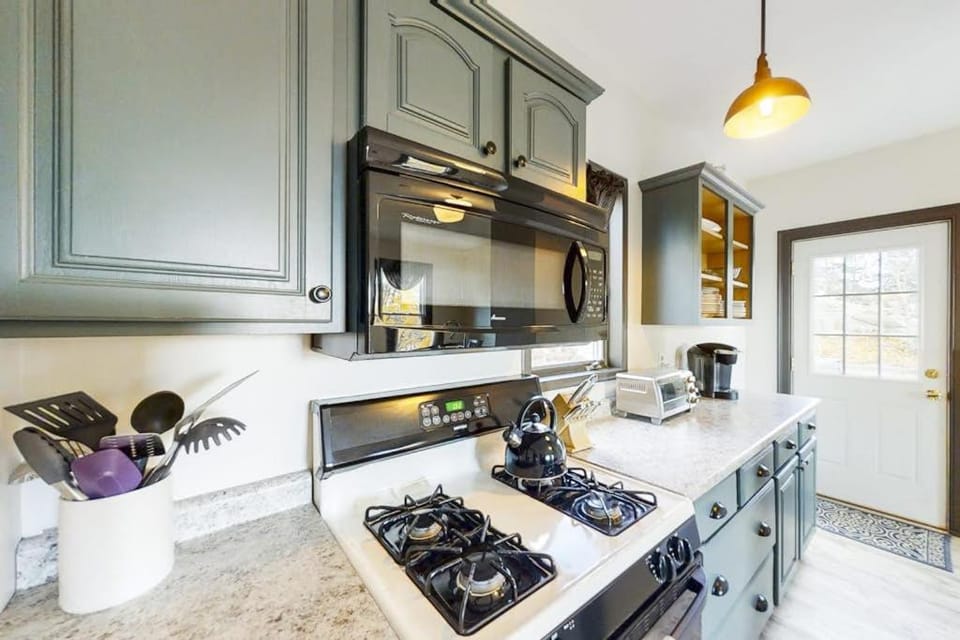Coffee/tea facilities, Kitchen or kitchenette, kitchen