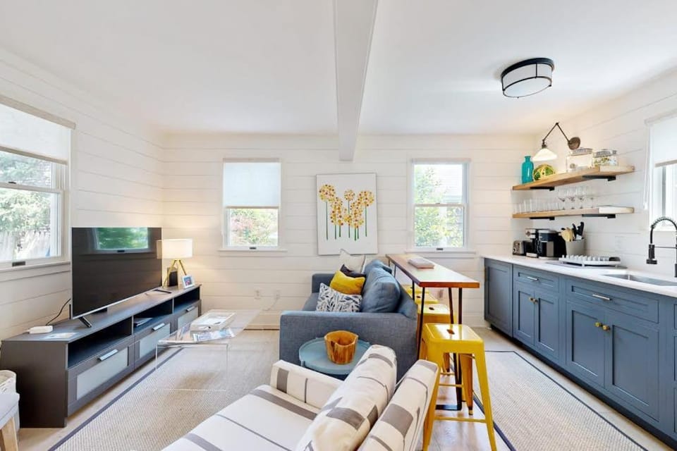 Long Pier Lodge House in Provincetown