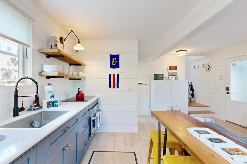 Long Pier Lodge House in Provincetown