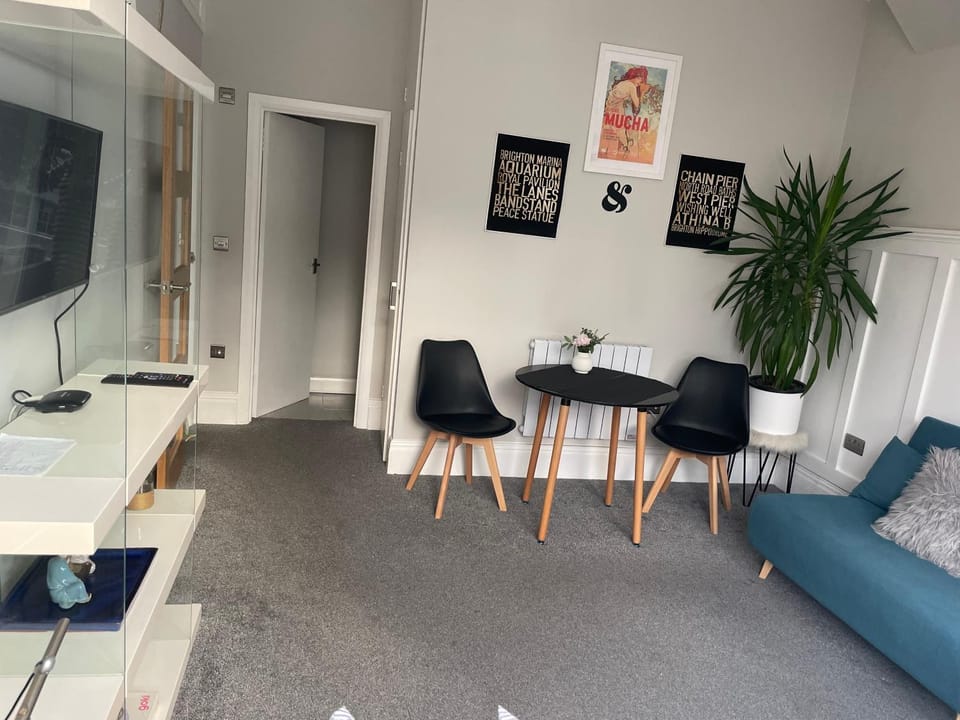 Lancaster Entire Studio Apartment in Hove