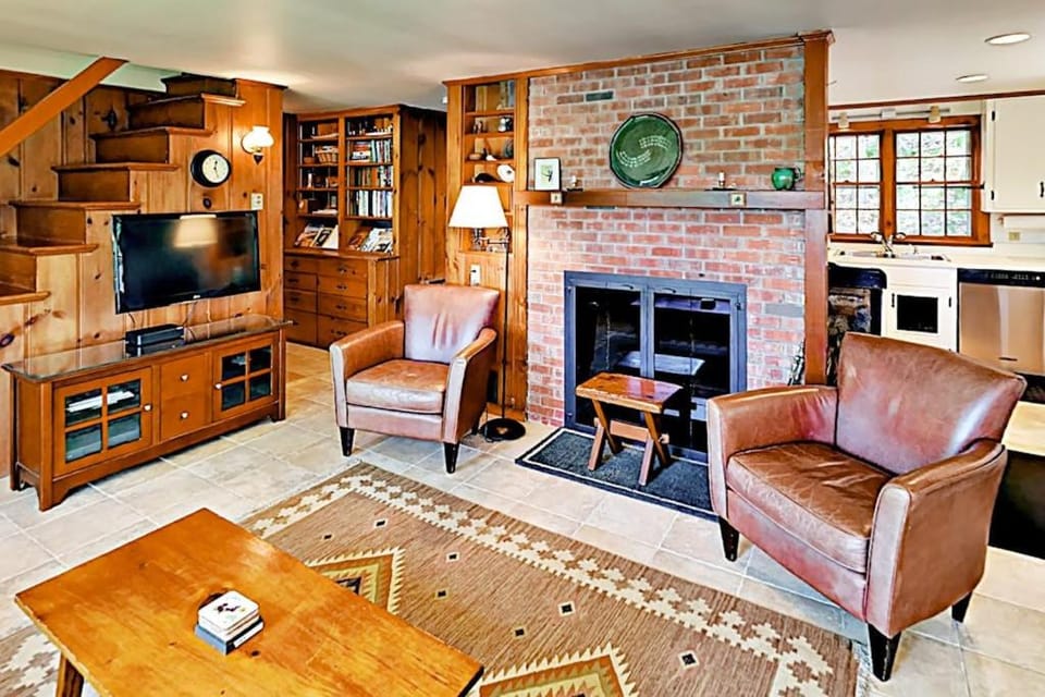 Areys Pond Point House in Orleans