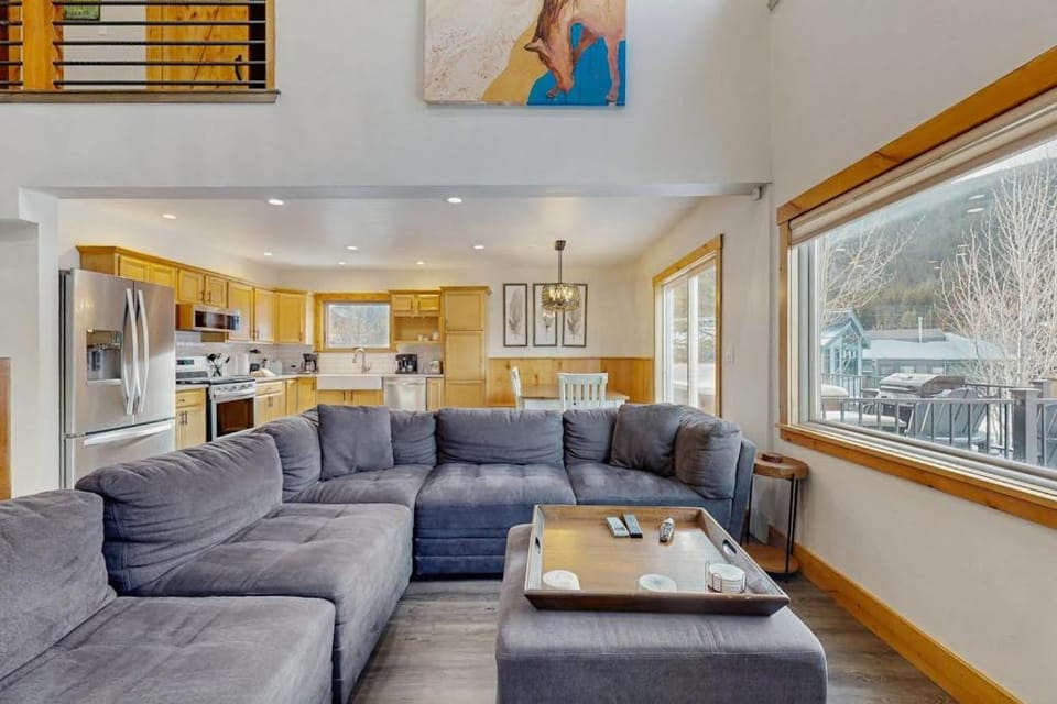 Simple Leafs House in Blue River