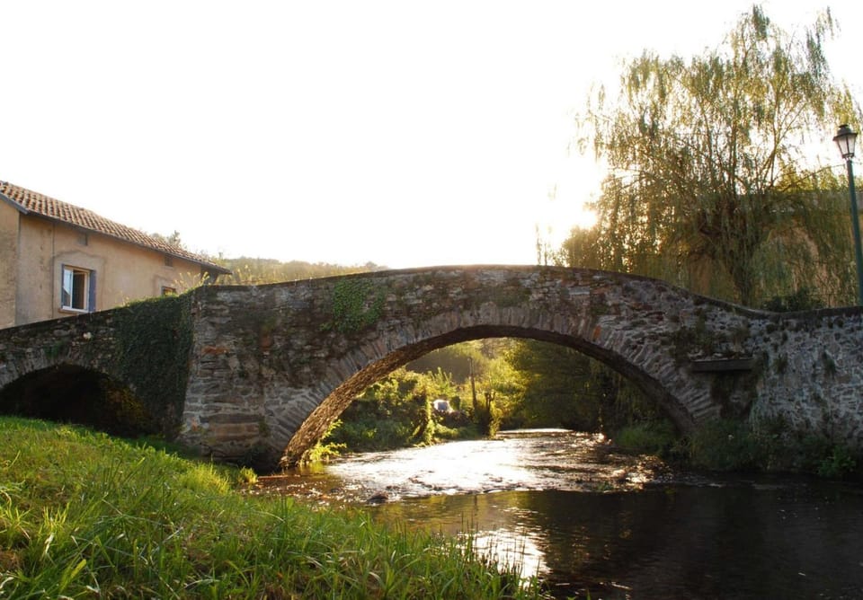 Nearby landmark, Landmark view