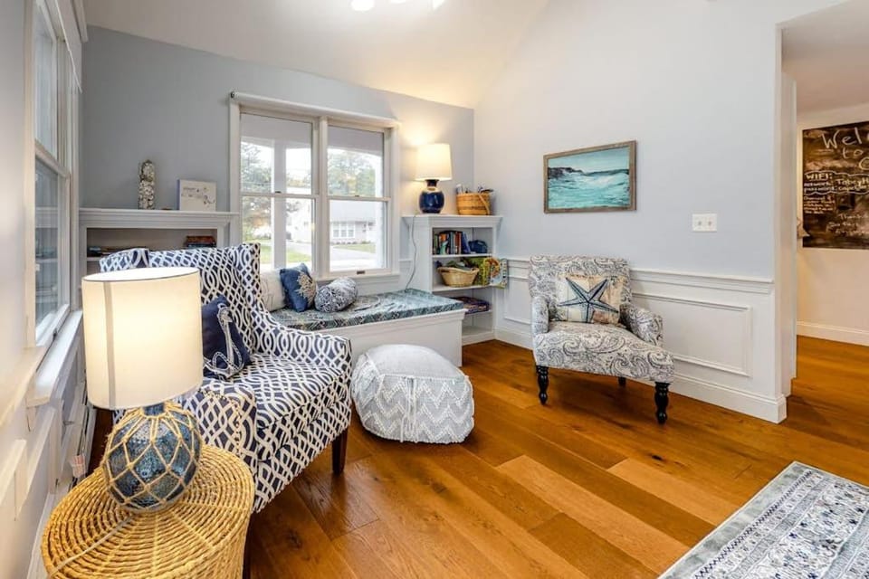 Ferry Harbor Cottage House in Falmouth