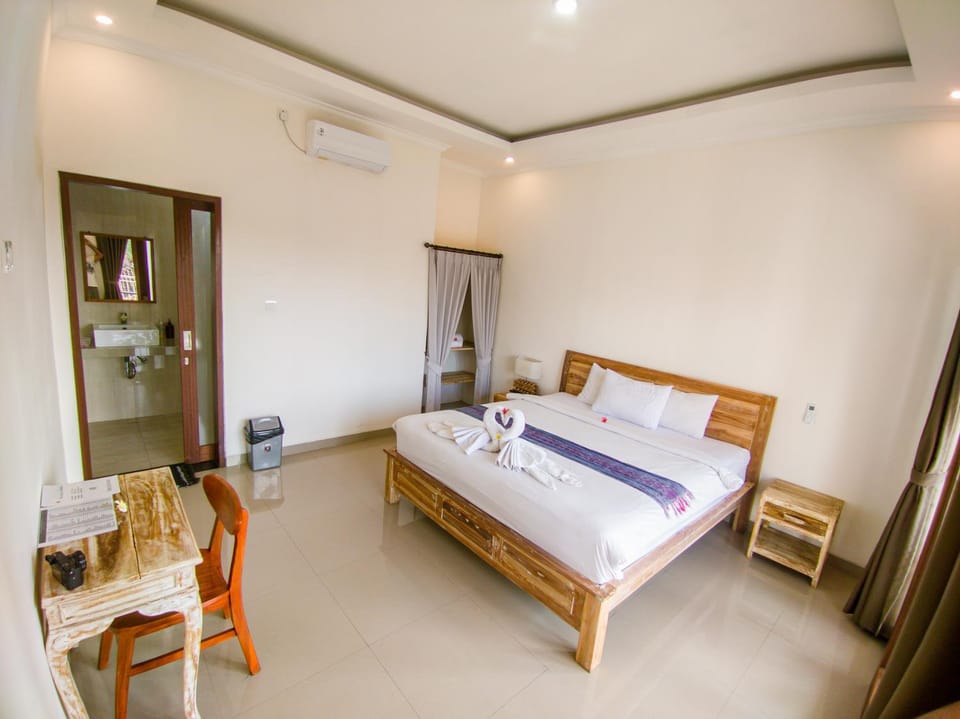 Bed, Dining area, Bedroom, air conditioner