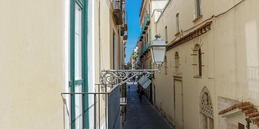 Property building, Balcony/Terrace, Street view