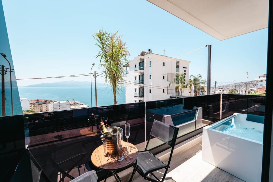 Natural landscape, View (from property/room), Balcony/Terrace, Seating area, Sea view