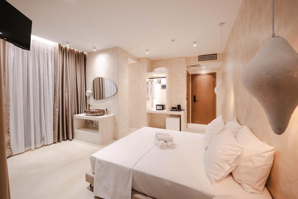 Bed, Bathroom, TV and multimedia, towels, wardrobe