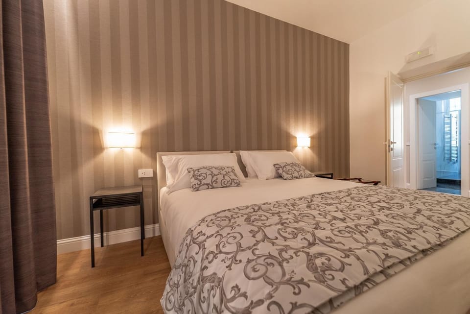 Bed, Night, Photo of the whole room, Bedroom