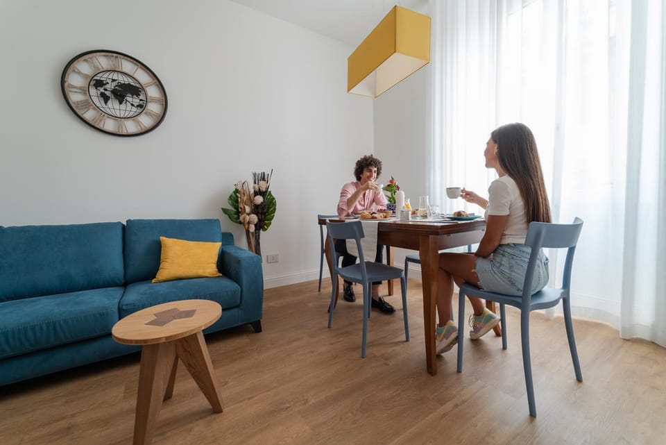 People, Living room, Seating area, Dining area