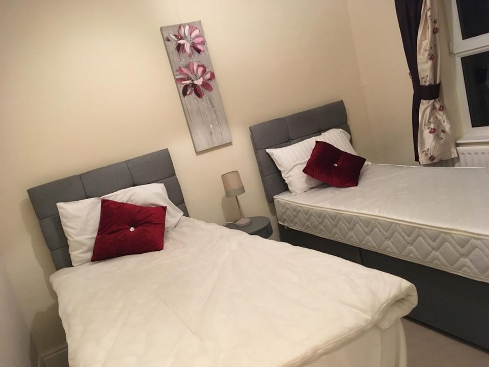 Bed, View (from property/room), Photo of the whole room, Bedroom