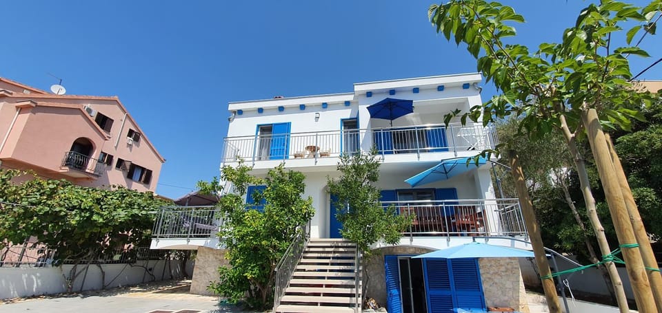 Property building, Day