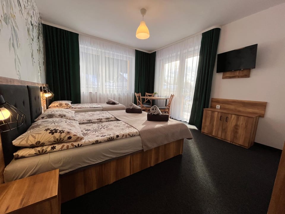 TV and multimedia, Photo of the whole room, Bedroom