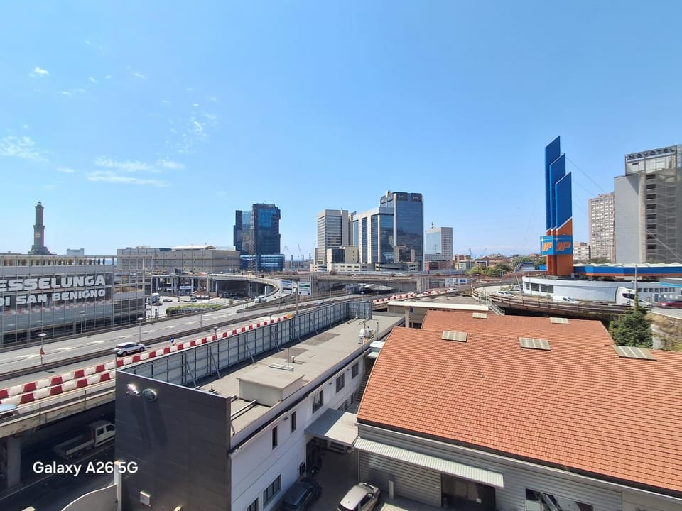 LA LANTERNA DI ANGELO rent rooms and apartments free parking on the street front Bed and Breakfast in Genoa