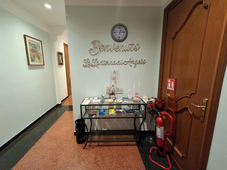 LA LANTERNA DI ANGELO rent rooms and apartments free parking on the street front Bed and Breakfast in Genoa