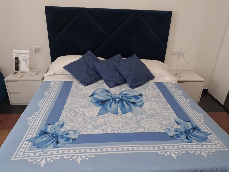 LA LANTERNA DI ANGELO rent rooms and apartments free parking on the street front Bed and Breakfast in Genoa