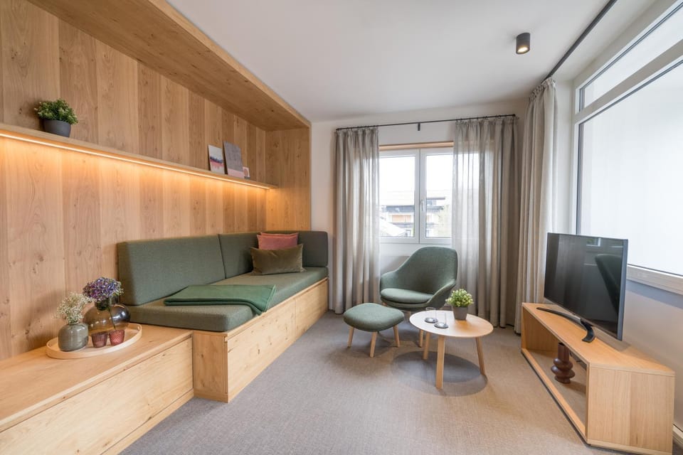 Communal lounge/ TV room, TV and multimedia, Living room, Seating area