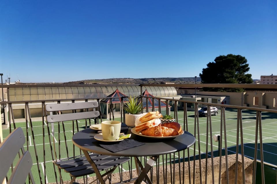 View (from property/room), Balcony/Terrace, Breakfast, Parking