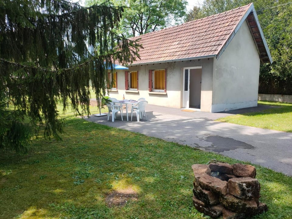 Property building, Patio, Facade/entrance, BBQ facilities, BBQ facilities, Garden, Parking