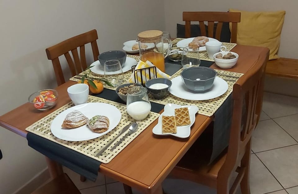 Coffee/tea facilities, Dining area