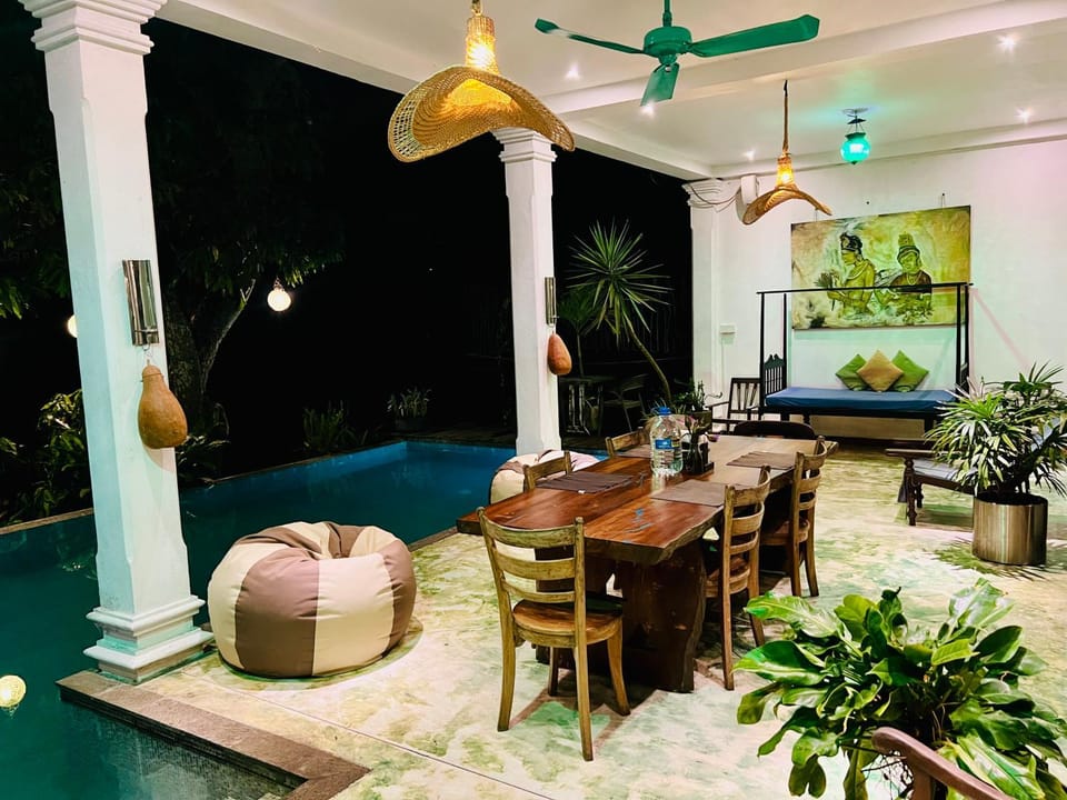Bed, Seating area, Dining area, Pool view, Swimming pool