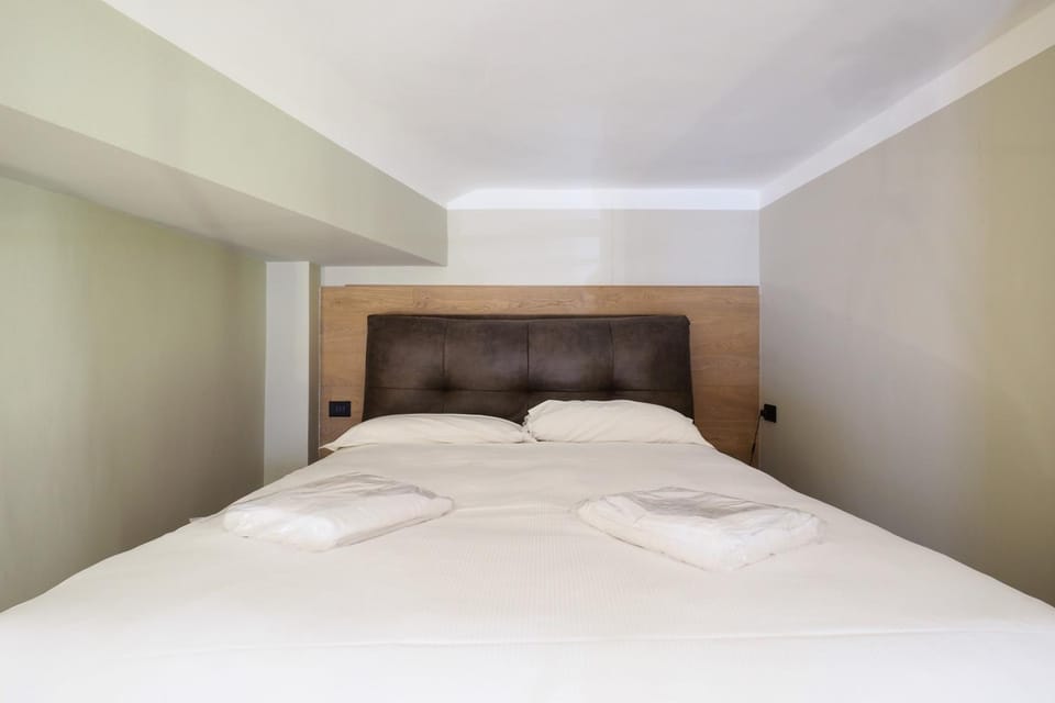 Premium two-Level Studio Caiazzo Stazione Centrale Apartment in Milan