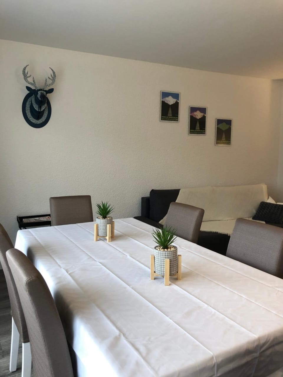 Living room, Dining area
