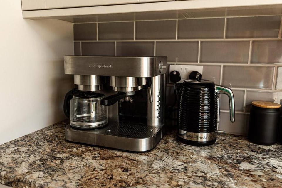 Coffee/tea facilities, Kitchen or kitchenette, Communal kitchen