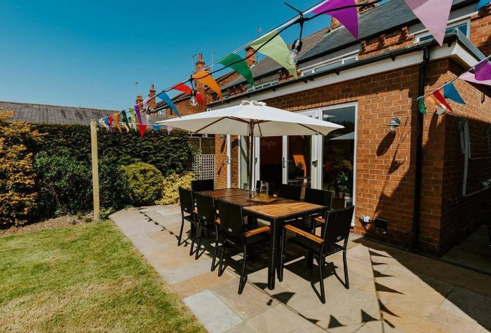 Patio, Facade/entrance