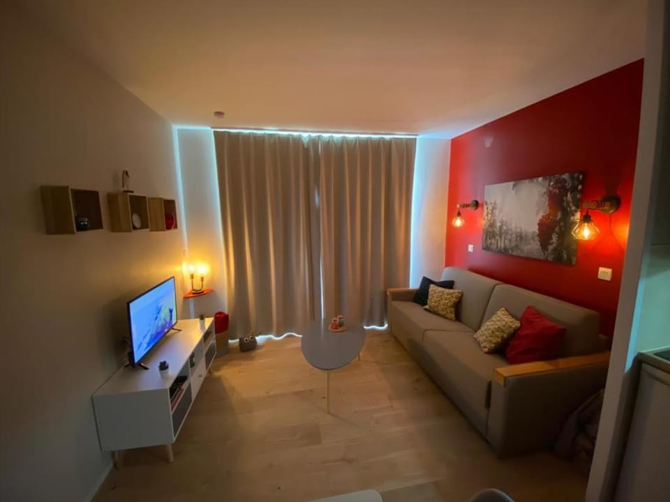 Communal lounge/ TV room, TV and multimedia, Living room, Seating area