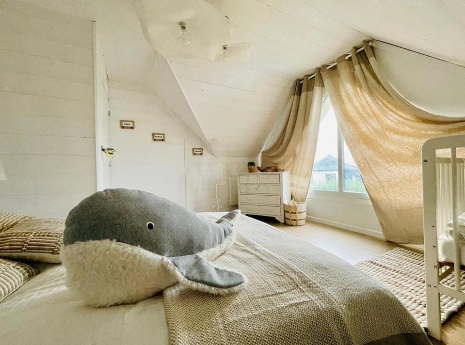 15 pers, jacuzzi, 40m de la mer, 8 chambres, weekends, nuitée, séminaire House in Kerlouan