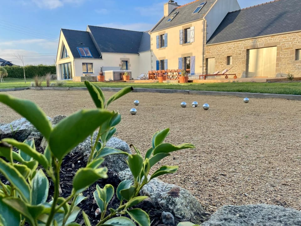 15 pers, jacuzzi, 40m de la mer, 8 chambres, weekends, nuitée, séminaire House in Kerlouan