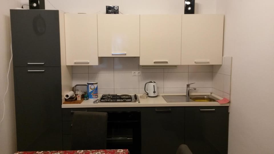 Kitchen or kitchenette, Communal kitchen