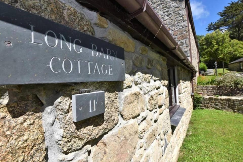 The Long Barn for Families Pets & Workers House in England