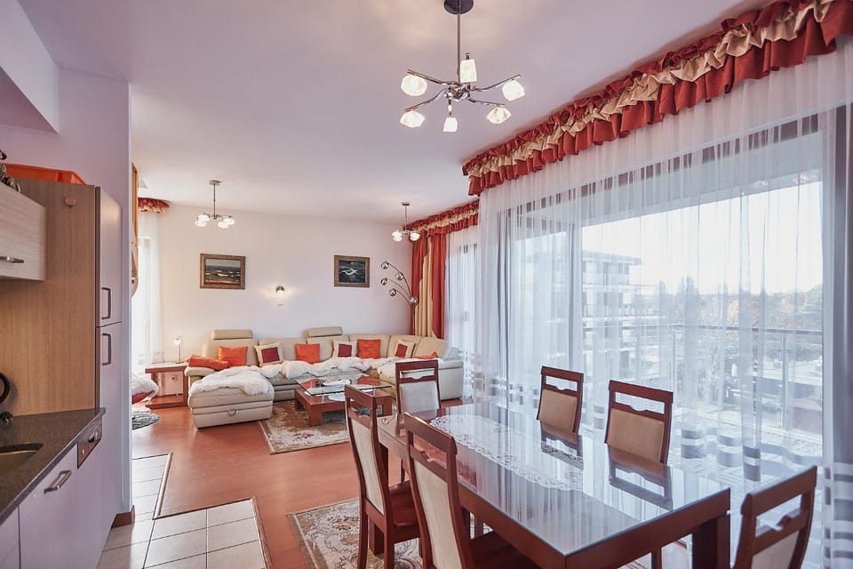 Kitchen or kitchenette, Living room, Seating area