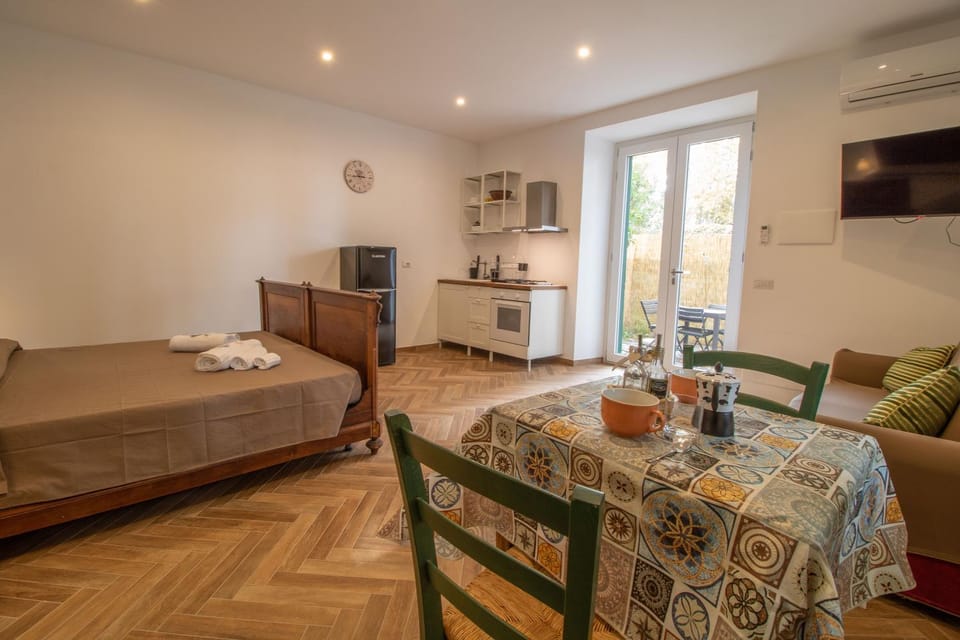 Communal lounge/ TV room, Bed, TV and multimedia, Kitchen or kitchenette, Living room, Seating area, Dining area, Evening entertainment