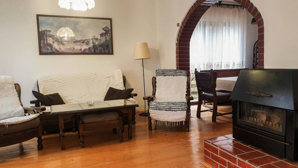 TV and multimedia, Living room, Seating area, Dining area, flat iron