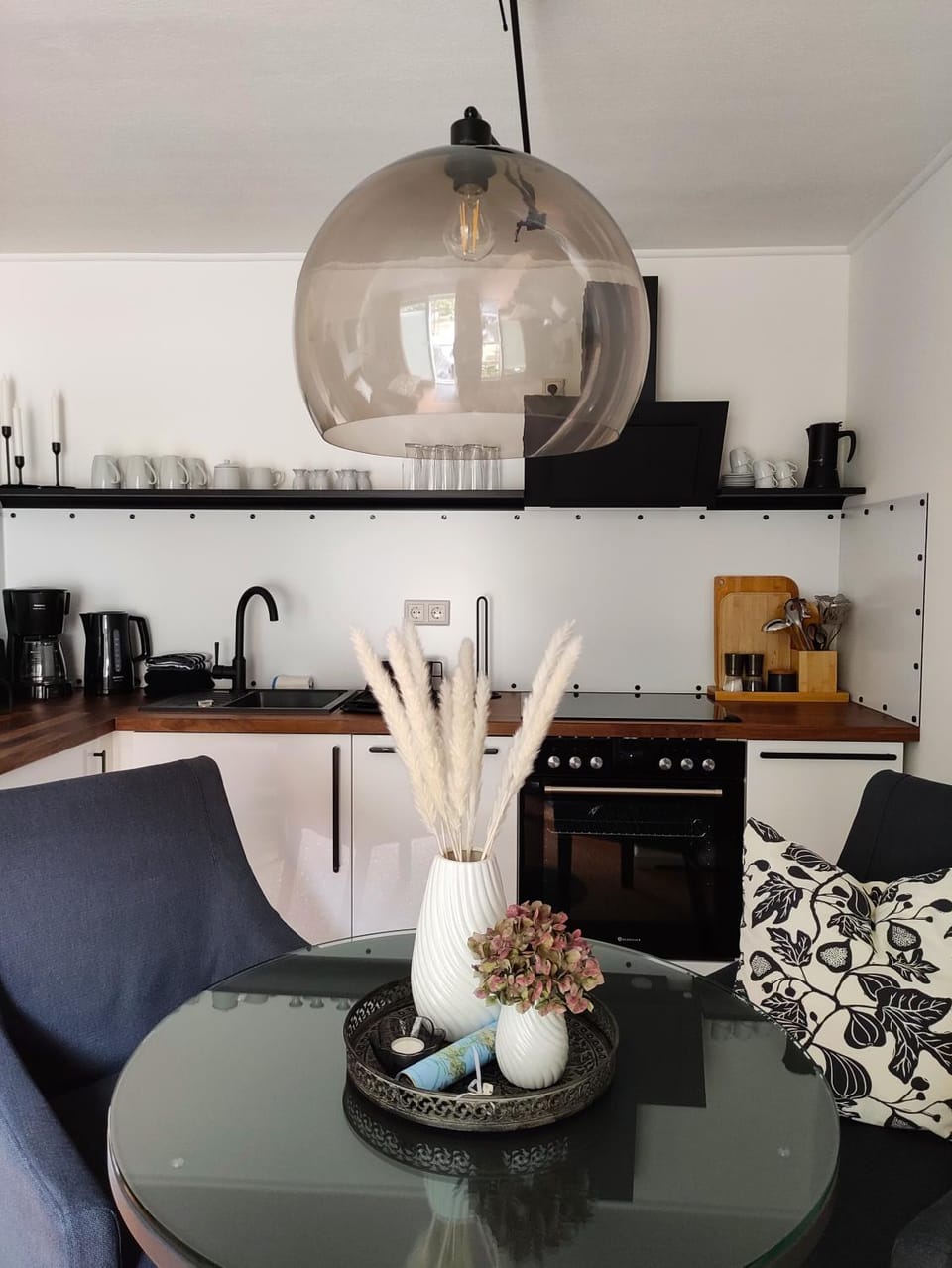 Kitchen or kitchenette, Living room