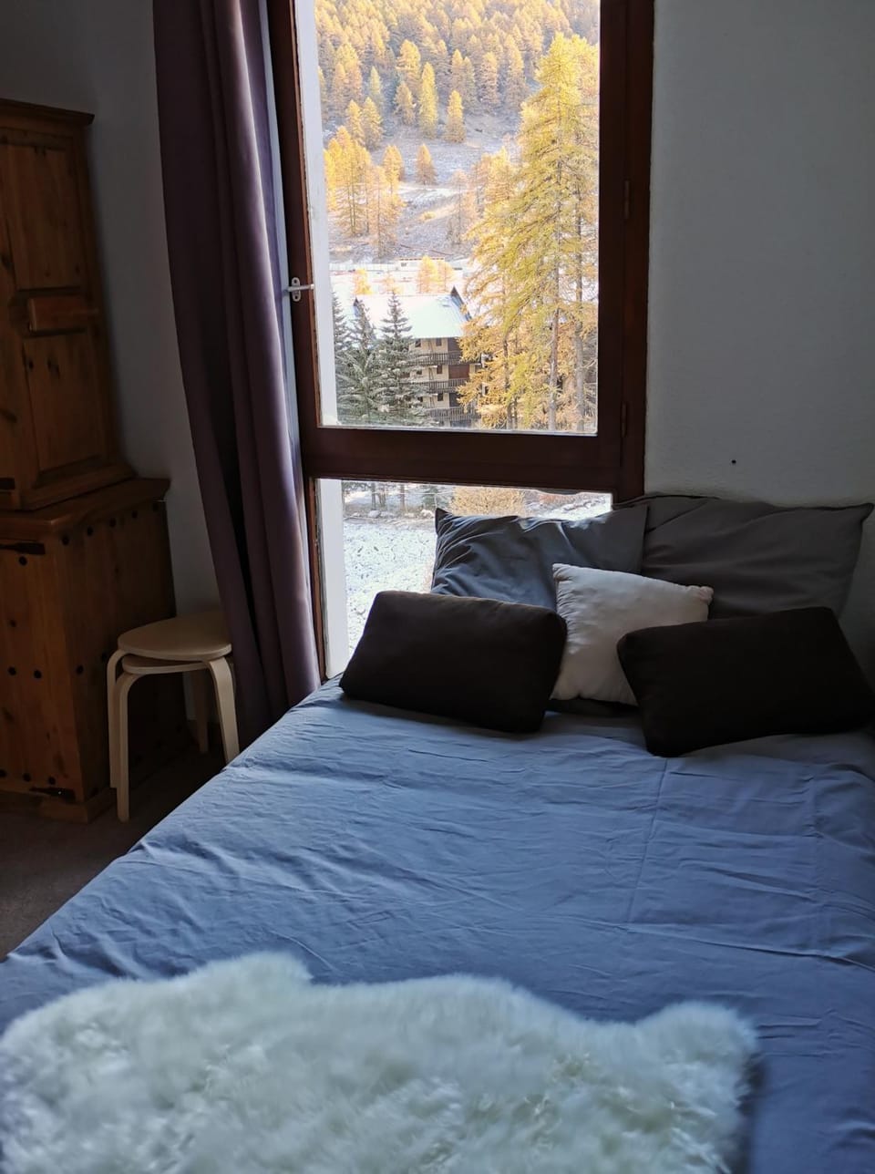 Bed, Mountain view