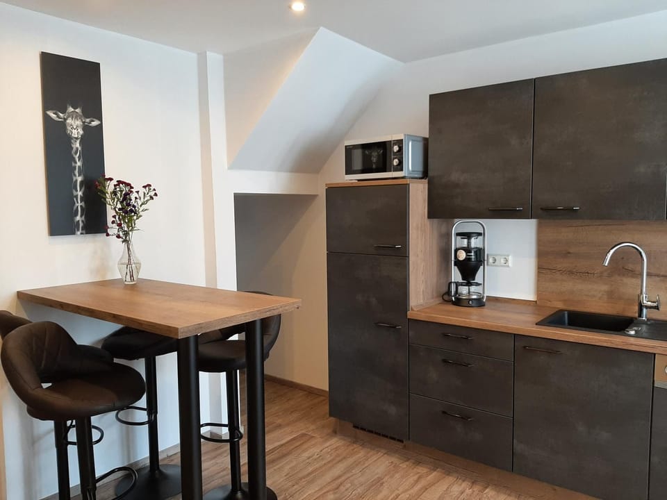 Coffee/tea facilities, Kitchen or kitchenette, Dining area, minibar, pet friendly, stove, toaster
