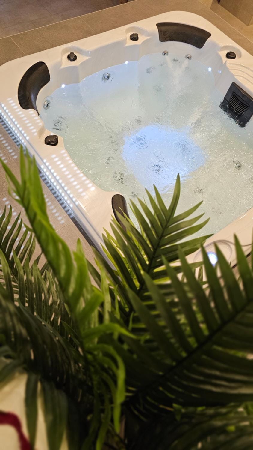 Hot Tub, Swimming pool