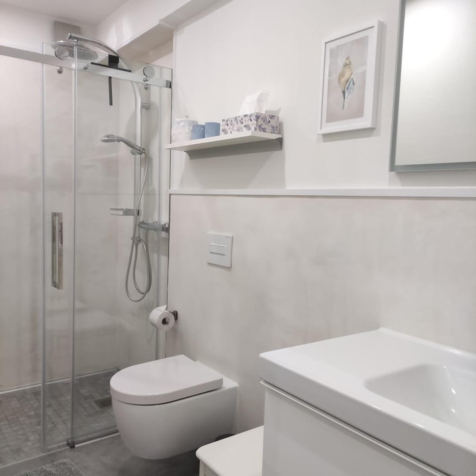Shower, Bathroom, Decorative detail