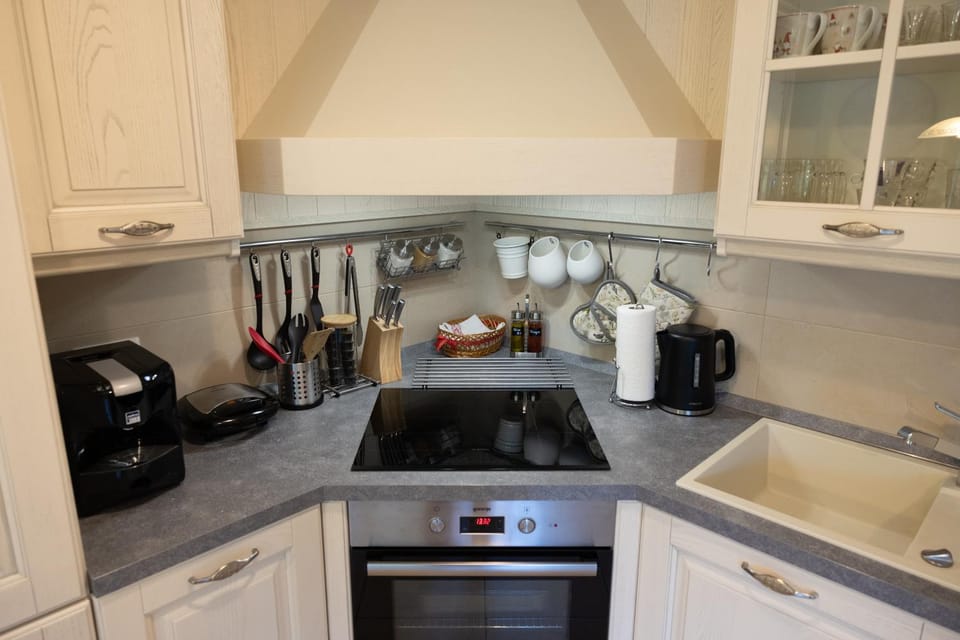 Coffee/tea facilities, Kitchen or kitchenette, pet friendly, stove, toaster, kitchen