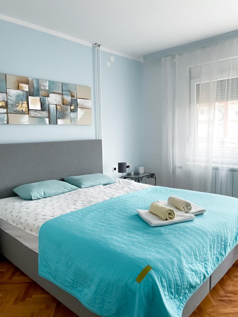 Bed, Bedroom, towels